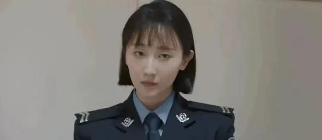 原来这个演员是硬塞进来的,怪不得《我是刑警》评分从9.0跌到7.8