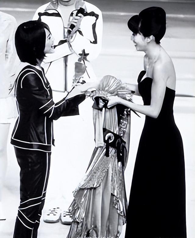 知名港星何韵诗:曾在联合国叫嚣将中国除名,如今下场大快人心!