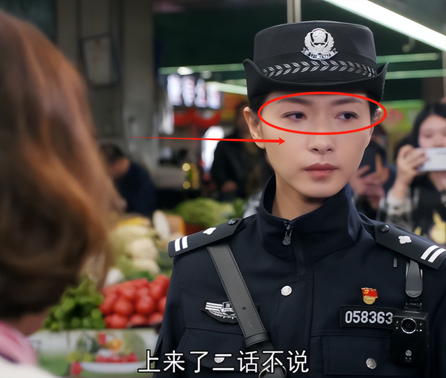 同样是演女警察，把万茜和马伊琍放一起看，差距一目了然！