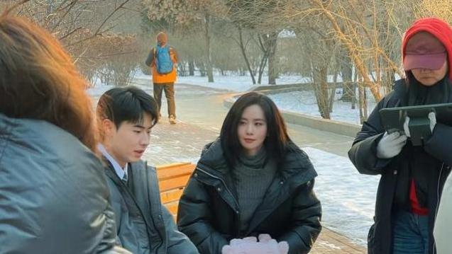 刘诗诗哈尔滨拍戏被偶遇路人视觉下的她清新脱俗冷艳动人