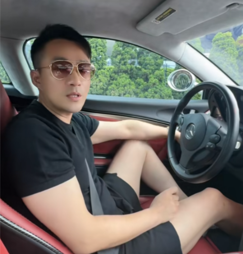 汪小菲陪台湾未婚妻外出游玩!开劳斯莱斯有面子,离婚后日子滋润