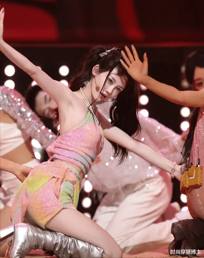 36岁苗苗这一身穿太对！网友：16岁不能再多了！