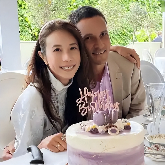 老了，54岁的莫文蔚素颜看演出断崖式衰老，网友辣评：又老又丑