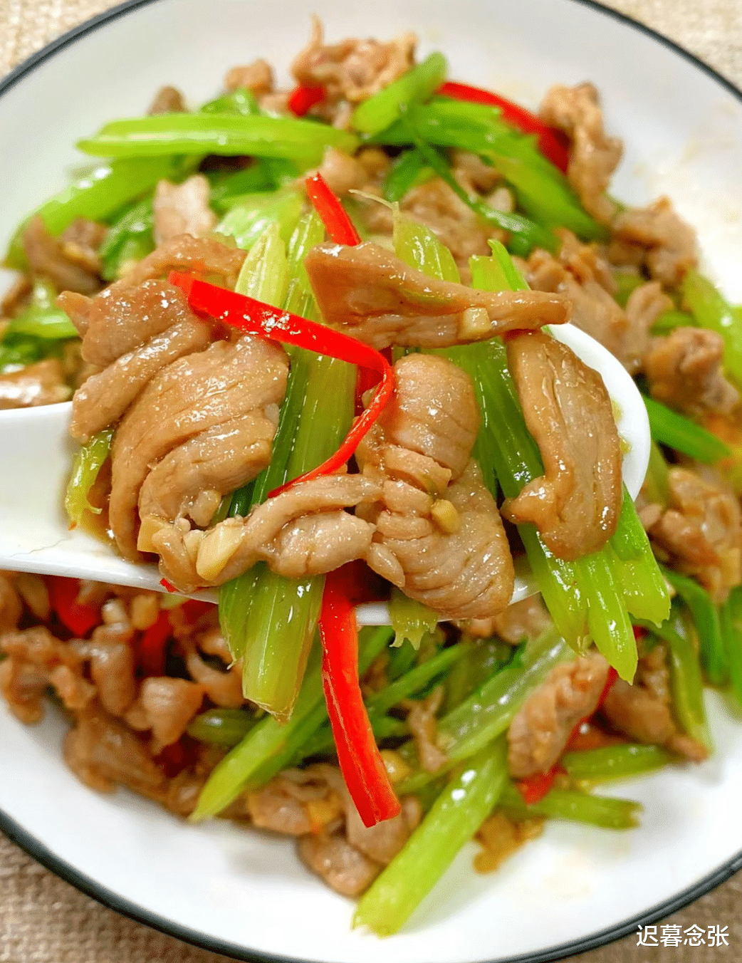 人老往往腿先衰，在此建议大家：碰到4种健腿菜要多吃，美味大补