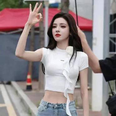 33岁张予曦:腰臀比绝了 ?