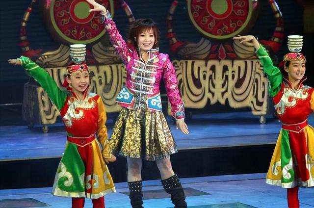 这次,斯琴格日乐辛苦维持的体面,被“营销高手”刀郎撕了个粉碎