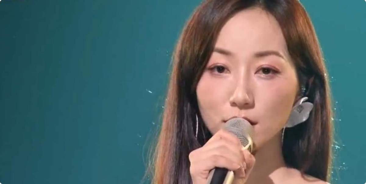 韩雪,这个“混子”歌手,这次在2024《浪姐》舞台上彻底现了原形