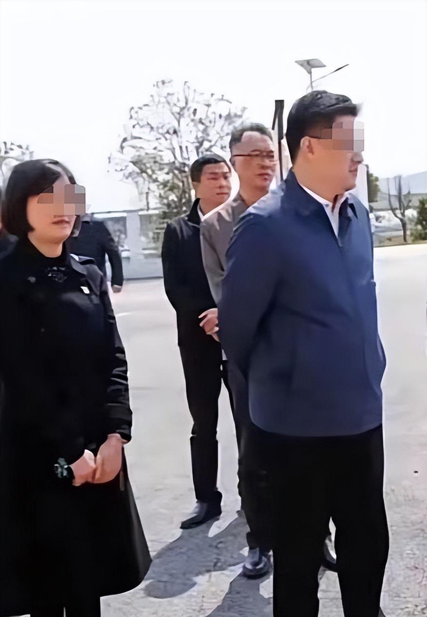 李佩霞毛奇曝更多亲密合影,两人形影不离,李佩霞现状曝光