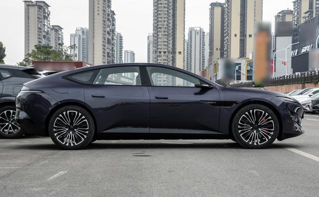 前排双零重力座椅，综合续航1155km+魔毯悬架，中大型车值得一看