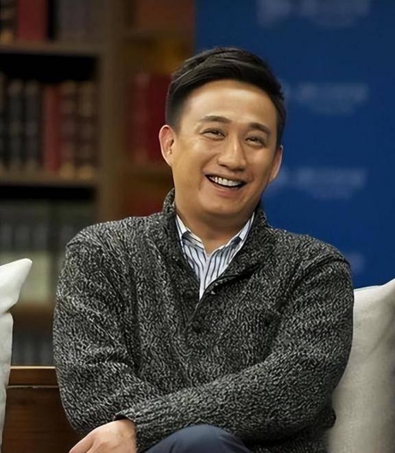 黄磊人设崩塌,学校参加活动被学生贴脸开大嘲讽,网友:已老实!