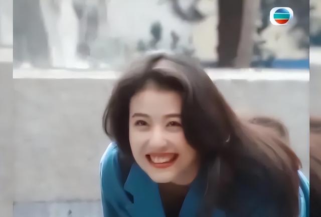 满嘴龅牙却美到惊人的女星，王祖贤周海媚上榜，你的童年女神在吗