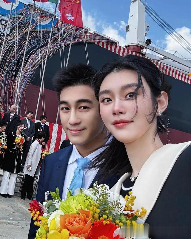 奚梦瑶和婆婆梁安琪同游泰国,小明身材高挑气质出众 婆媳关系真好