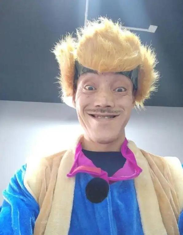 靠“光头强”走红的冯加六，娶娇妻开豪车，热度过后现状令人唏嘘