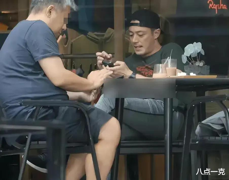 霍建华老了!一脸大褶子、沧桑显老,与27岁张雪迎同框宛如父女