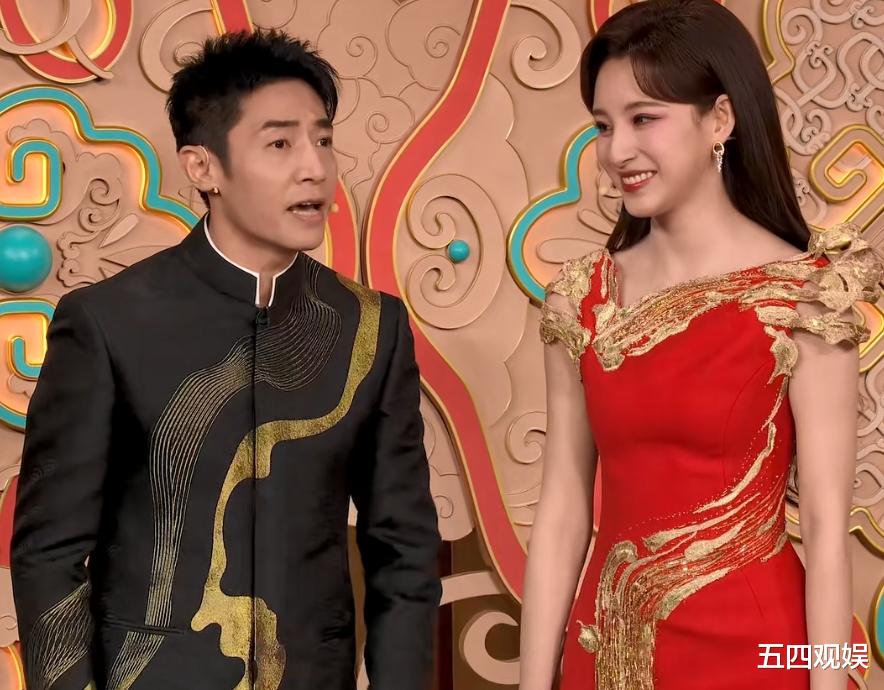 2025蛇年春晚的热搜，又被岳云鹏、撒贝宁承包了，有人欢喜有人愁