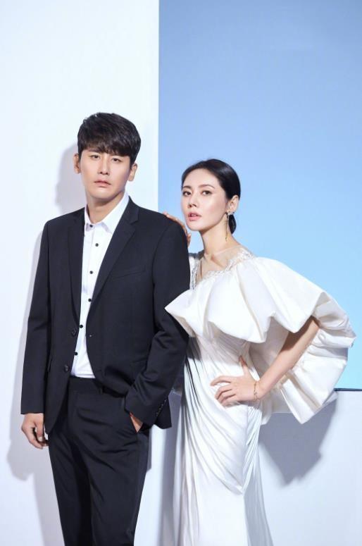 秋瓷炫于晓光带儿子现身机场,一家三口很温馨,女方不计男方往事