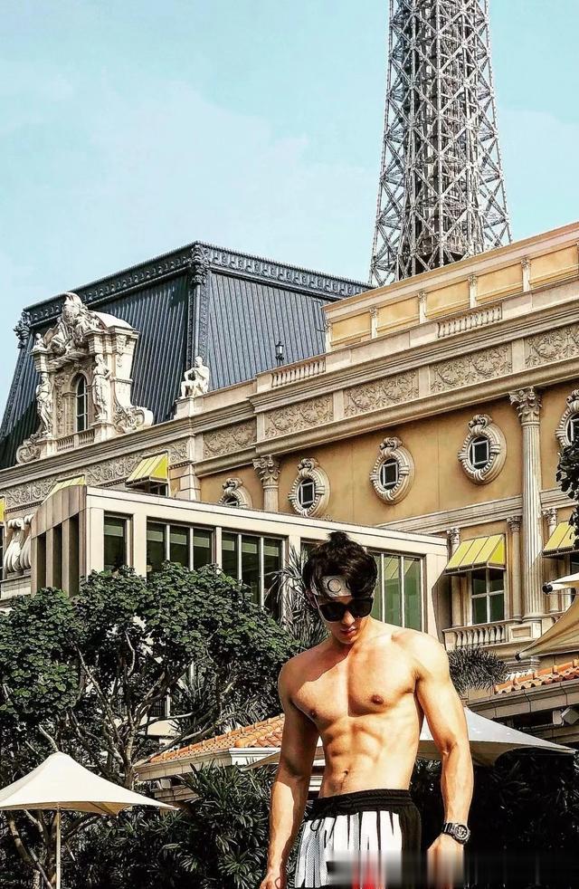 侯雯元的身上自带一种被自己迷得神魂颠倒的气质，演技精湛！