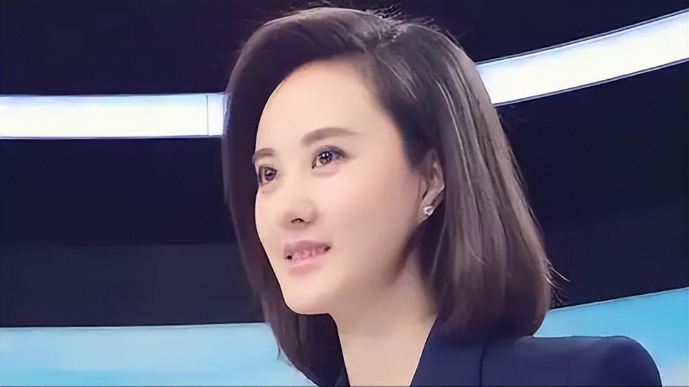 她曾是重庆最美的高考状元，如今当上央视主持人，42岁依然单身