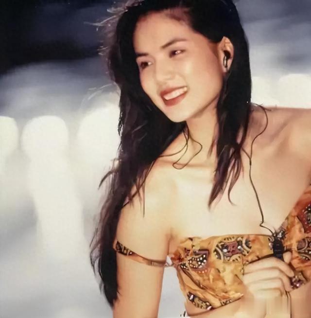 被富商老头“白睡”10年还不离不弃,58岁李若彤的下场,太唏嘘