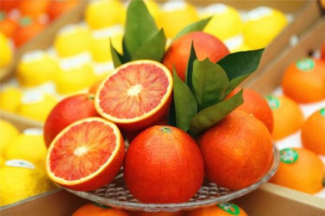 桃子是胃癌的“导火索”？医生警告：不想胃受罪，这几种水果少吃