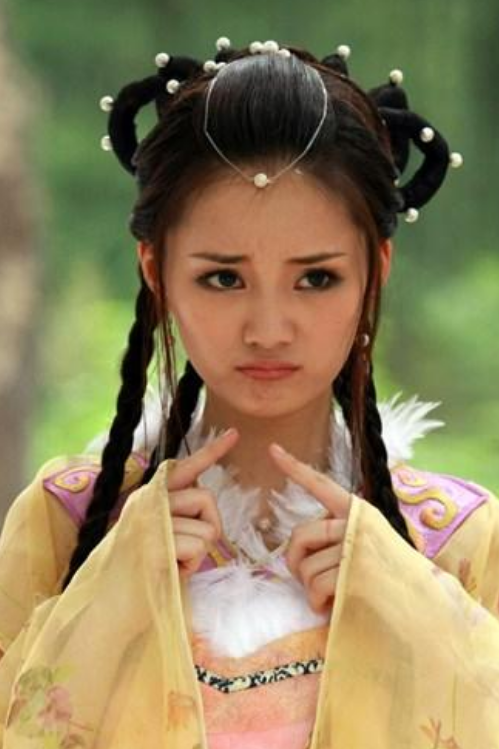 38岁女演员租房度日上热搜，昔日“国民初恋”过气成“卖货柜姐”