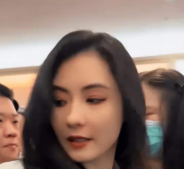 张柏芝首次承认，伤她的不是陈冠希，而是让她3年怀孕5次的男人