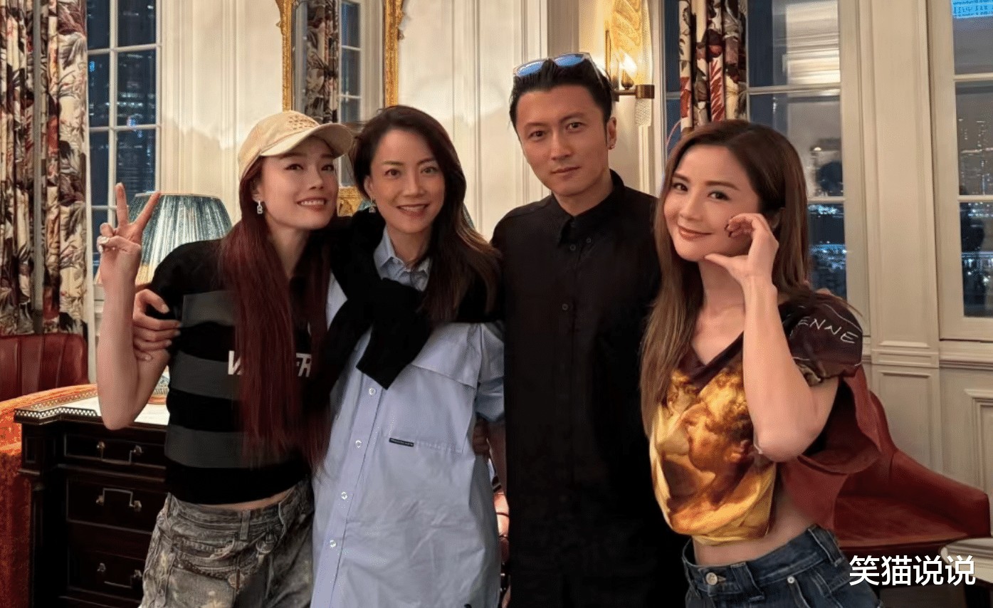 霍汶希晒照：谢霆锋容祖儿阿Sa为她庆生，一起合照好开心！