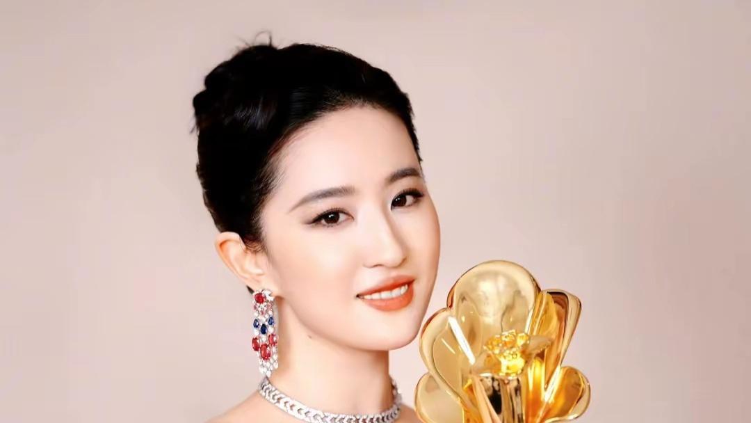 现阶段10位当红女星扛剧能力排名：赵丽颖第2、白鹿第6、第一封神