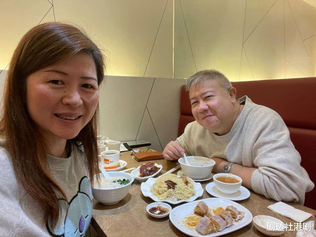 恭喜！香港知名男星宣布将结婚，婚后将全部财产转移给新婚妻子