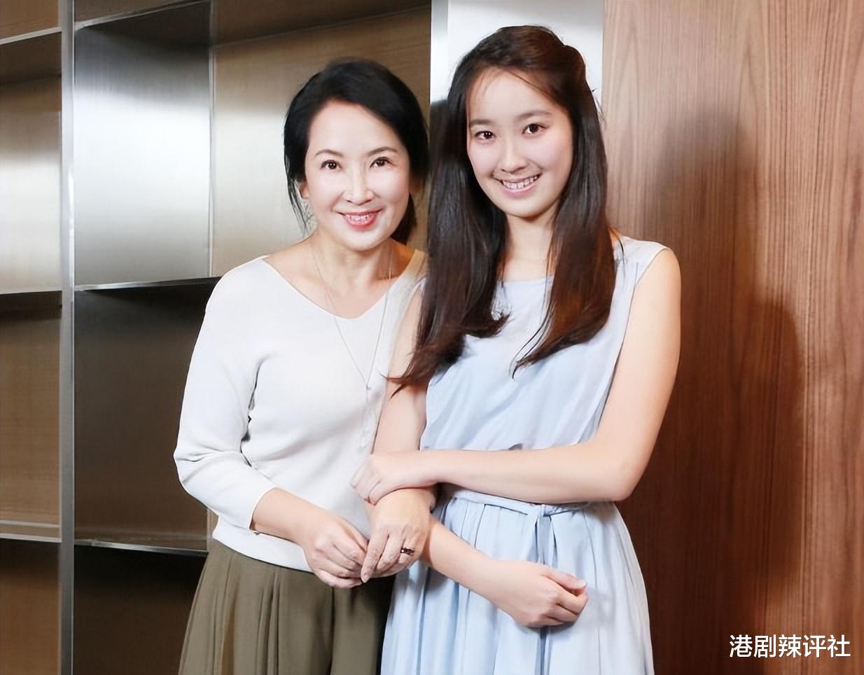 60岁香港女星走出离婚阴霾,上节目大谈心得,今剧接剧发展不俗