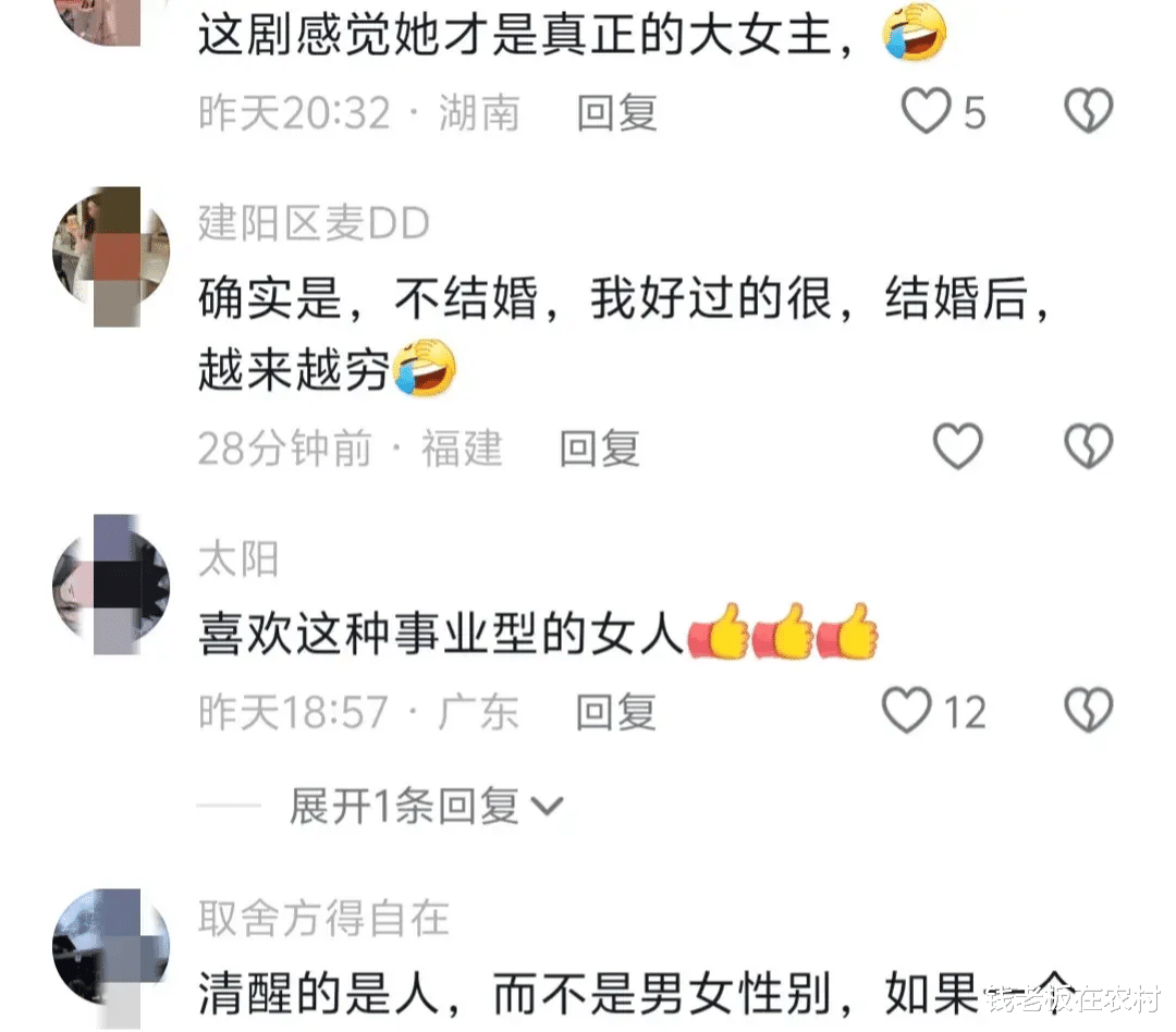 不管是在戏里戏外，我们朱珠姐姐一直都是这么独立清醒的美丽女人