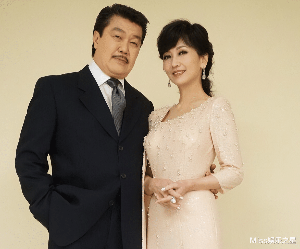 “优雅女神”赵雅芝,与76岁汪明荃同框,两人生图状态差异引热议