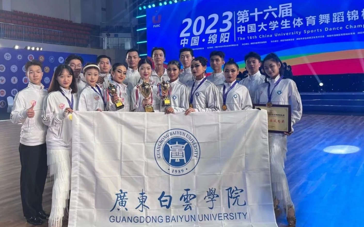 突传噩耗！19岁舞蹈生任颖洁猝死，死因为心肌炎，同学曝去世细节