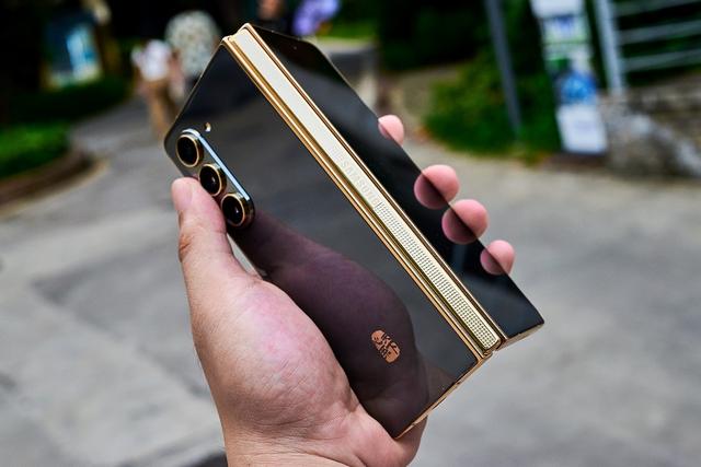 三星W24：萬元高端旗艦，堅持16年之久，它到底有什么魅力？