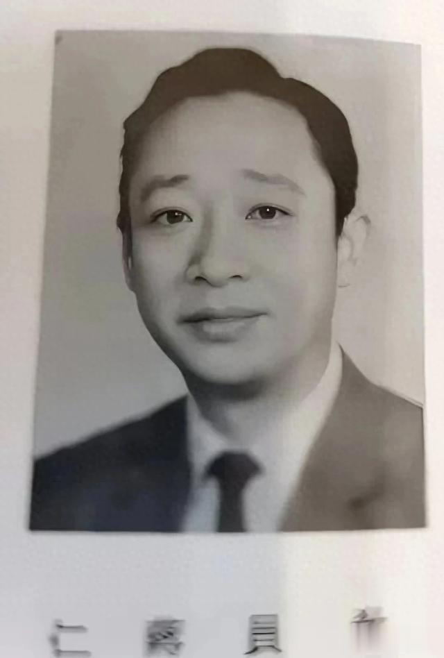 《窗外》男主原型蒋仁,为了琼瑶孑然一身,临终琼瑶给他寄钱善后