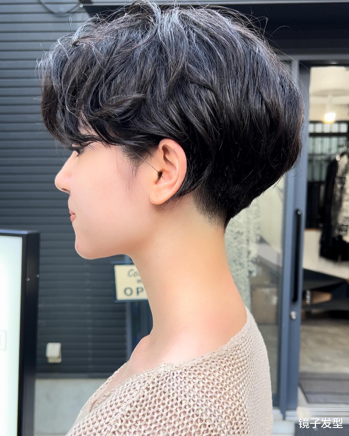 当下最火女发来了,两侧掏空推后脖短发,喜欢别错过