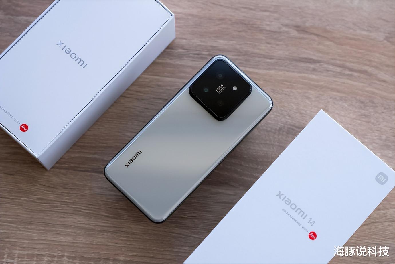 雷军放大招,骁龙8Gen3+1.5K屏+徕卡+双快充,旗舰降成3699元!