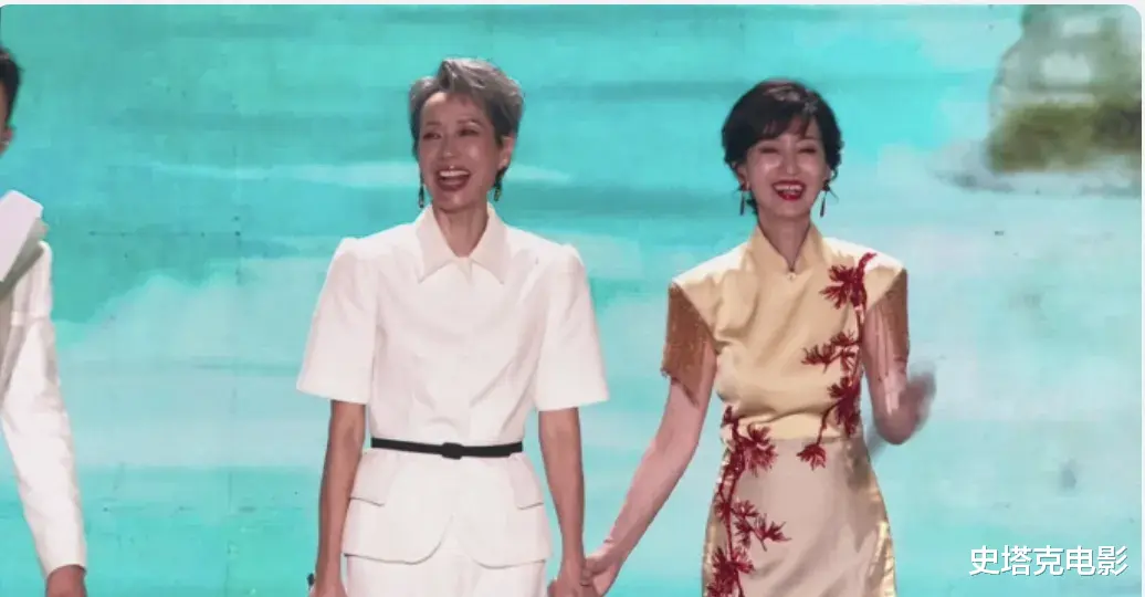 70岁赵雅芝和61岁叶童合照:医美和自然老去的差别显而易见