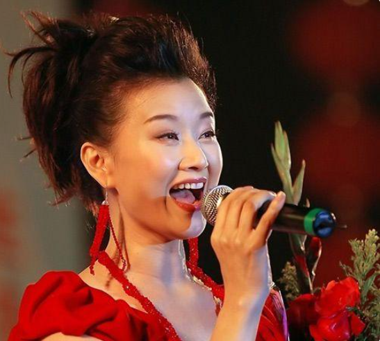 春晚|连续24年登上春晚，“民歌天后”如今销声匿迹，她的消失另有隐情