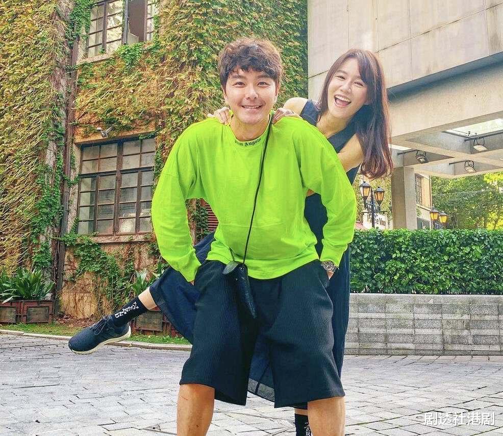 TVB知名男星新剧分饰三角，练出腹肌狂瘦20斤，成今年视帝大热门