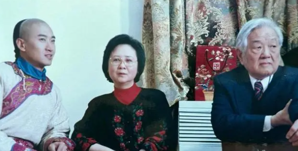 琼瑶离世,意外牵出了她和周杰的“往事”,原来这才叫知恩图报!