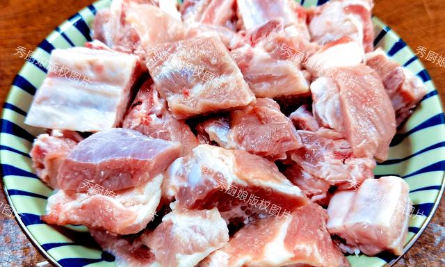 入伏后，少吃鸡肉和牛肉，多吃这3种肉，腿脚有力气，精神饱满！