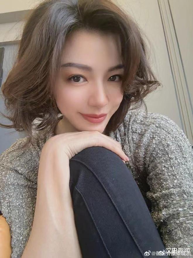 |徐梓钧是关晓彤的同学，高亚麟当评委，和徐梓钧上过一档综艺节目