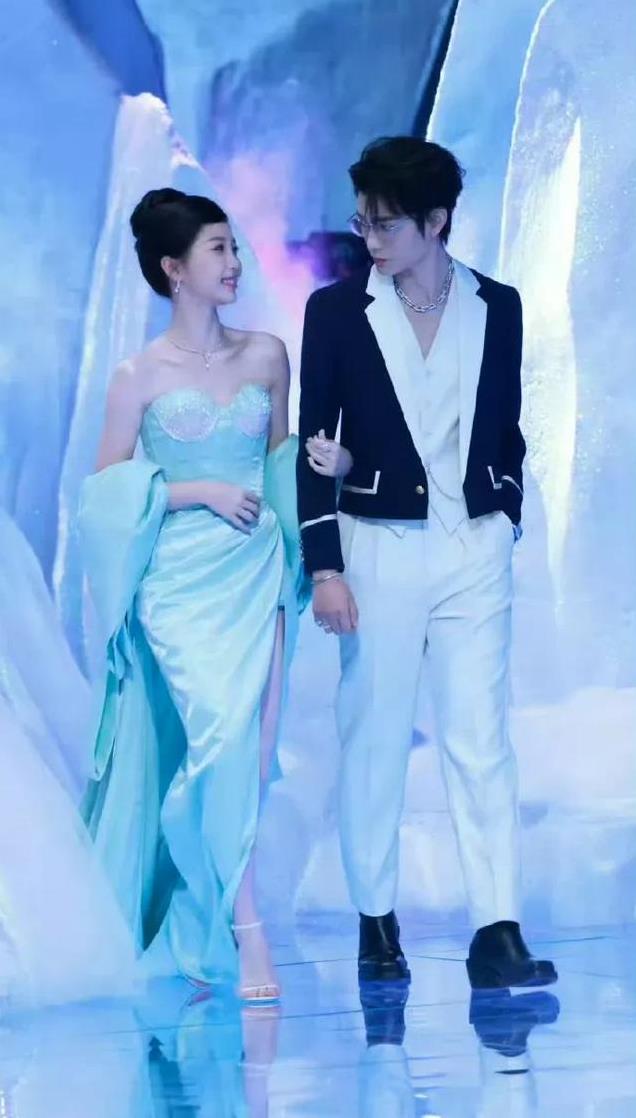 内顶级娱CP出炉,博肖登顶,张凌赫白鹿10林更新丽颖3李现杨紫第2