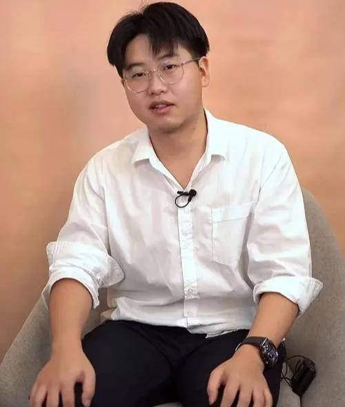 卓宝新动态! 报到日透露学游泳, 大方受访调侃声不断