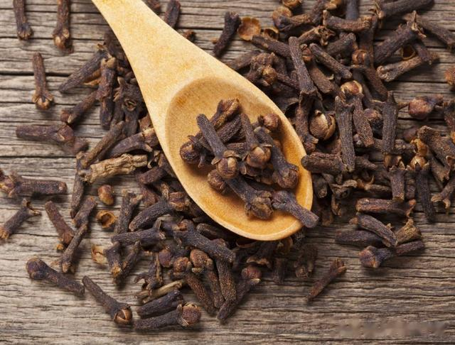 卤牛肉嚼不烂，不是时间不够，只要放入这5种料，牛肉软嫩好吃