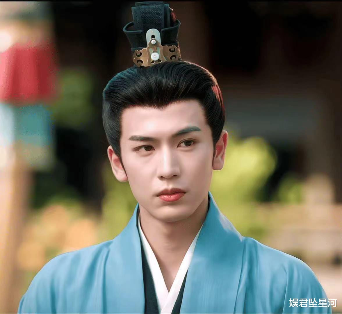 他带火了牛系帅哥,每播一部剧都被网友玩梗《度华年》评论区太好笑彻底被玩坏了