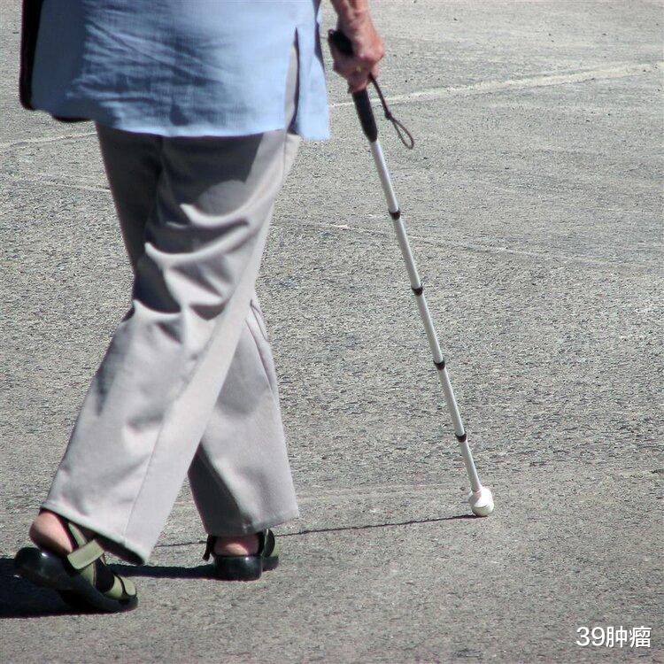 长期走路能把六类病走没？医生建议：50岁后这样做，降低生病风险