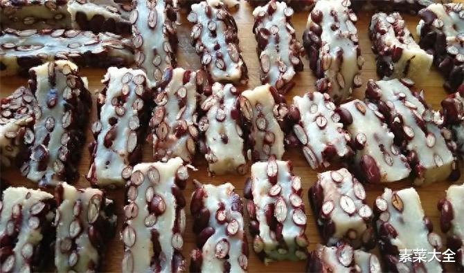 一斤豆子，2斤糯米粉，教你制作正宗东北蒸年糕，做一锅能吃2个月