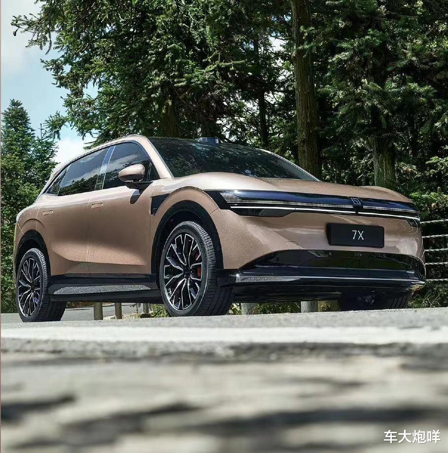 这下放心冲了吗?极氪高管:极氪7X所有硬件一年之内无升级计划